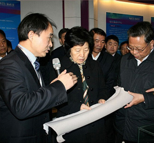 中央政治局委员，国务院副总理刘延东视察我院科技展